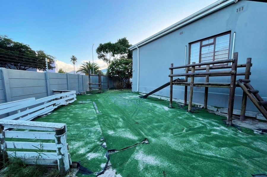 3 Bedroom Property for Sale in Wynberg Western Cape